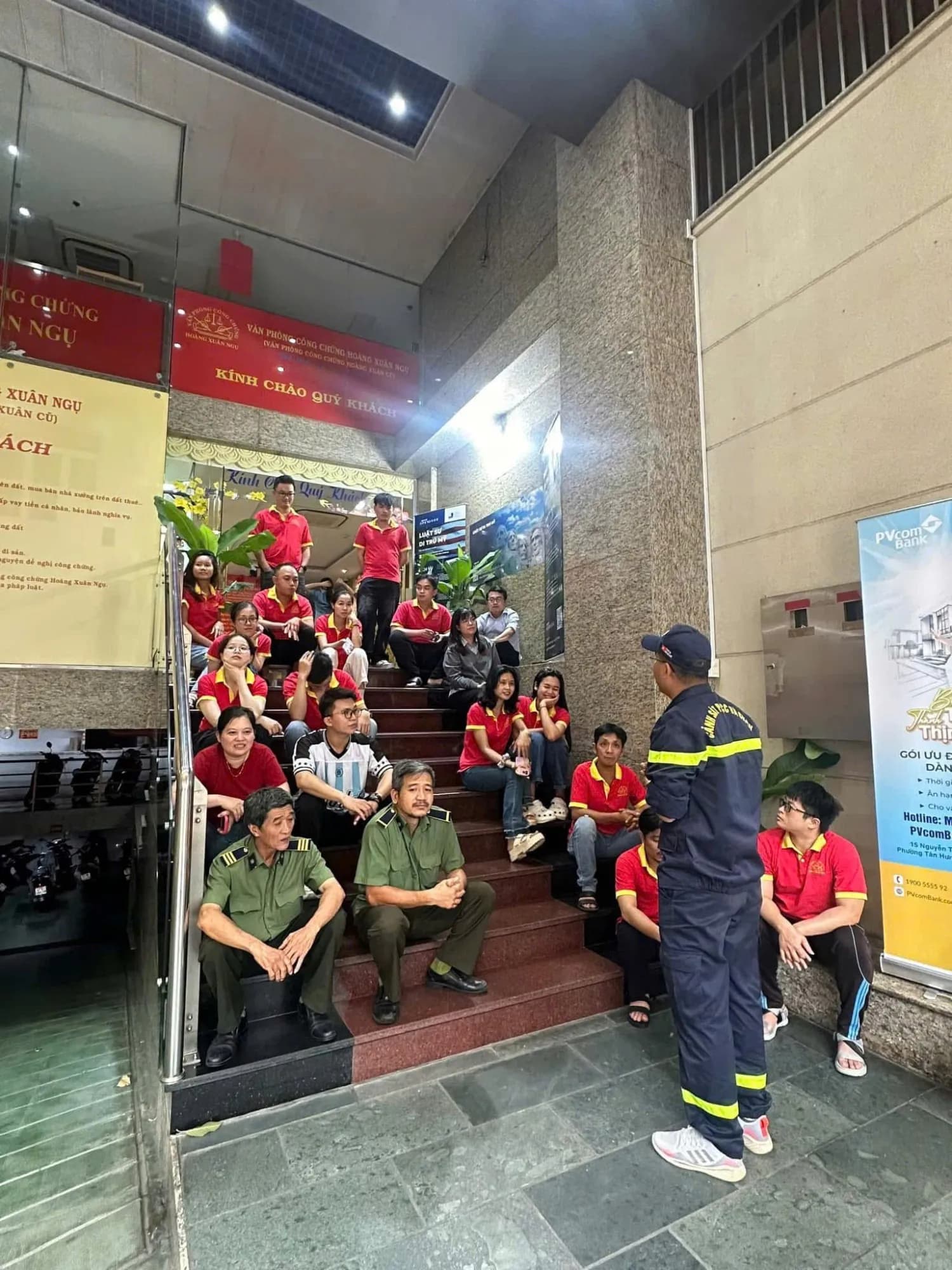 Tuyên truyền và Hướng dẫn về Phòng cháy, chữa cháy, cứu hộ, cứu nạn tại Văn phòng công chứng Hoàng Xuân Ngụ – Năm 2025 — ảnh 3