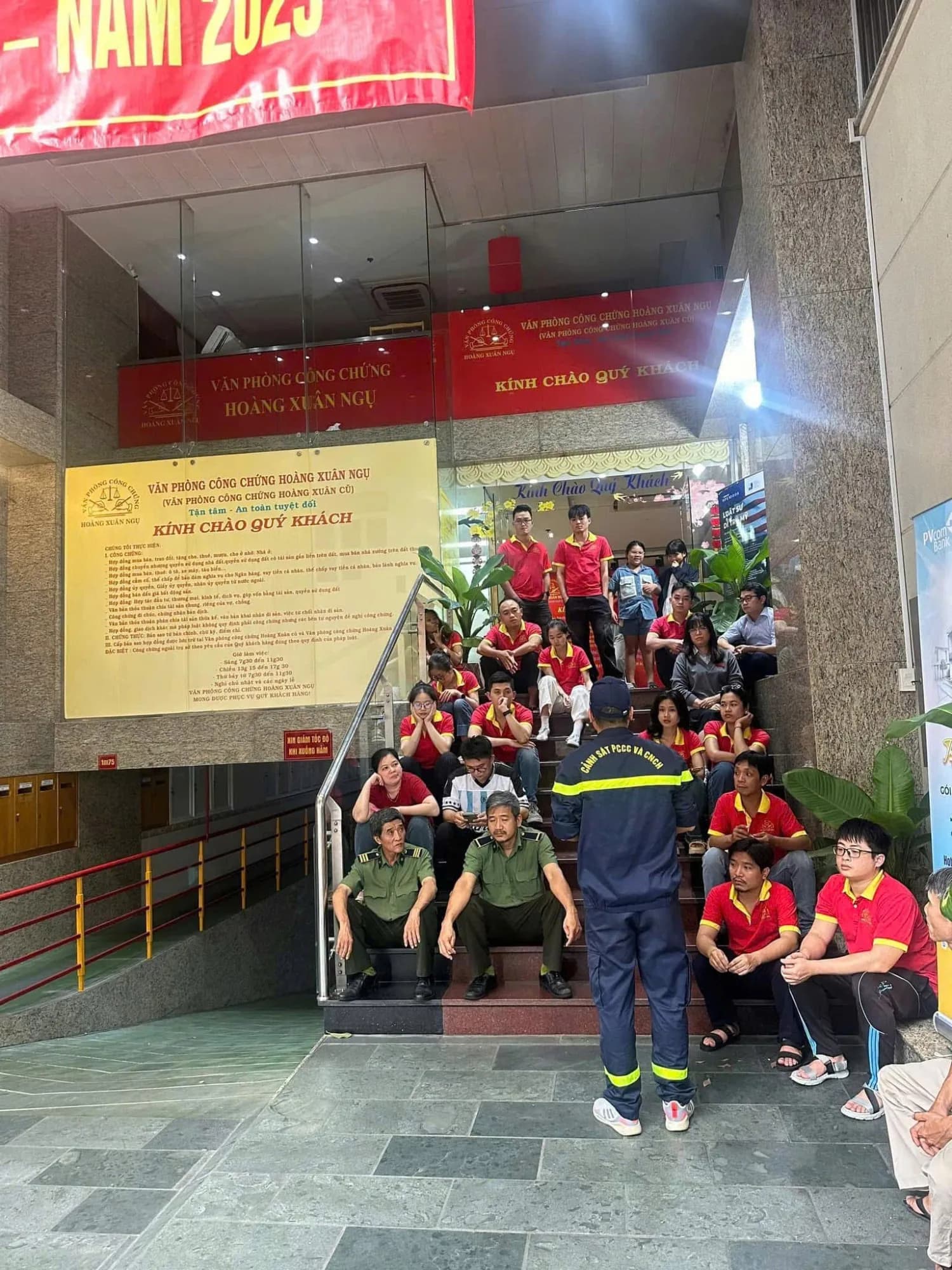Tuyên truyền và Hướng dẫn về Phòng cháy, chữa cháy, cứu hộ, cứu nạn tại Văn phòng công chứng Hoàng Xuân Ngụ – Năm 2025 — ảnh 6