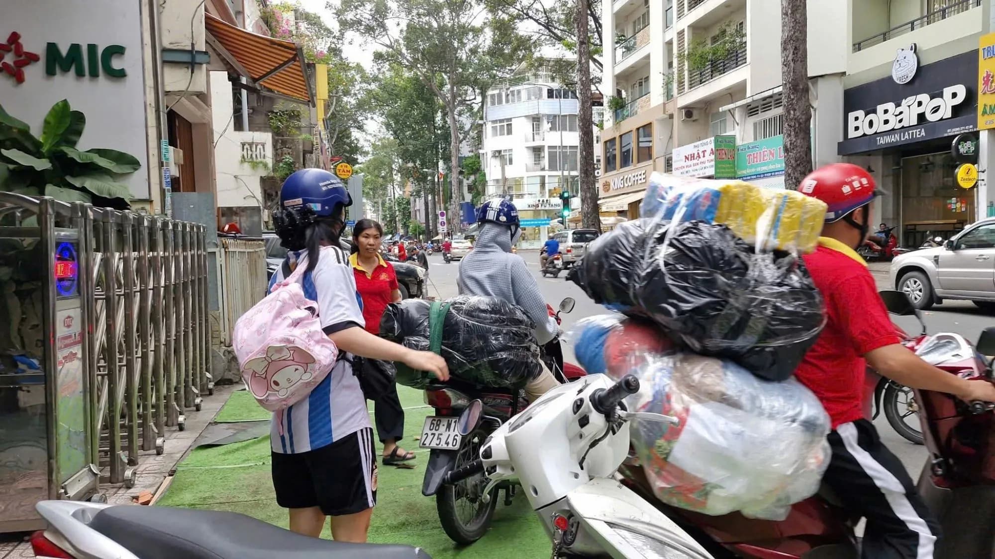 Chung tay hướng về miền Trung sau bão lũ năm 2025 — ảnh 6