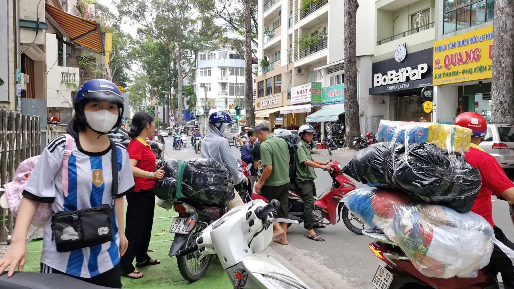 Chung tay hướng về miền Trung sau bão lũ năm 2025 — ảnh 7