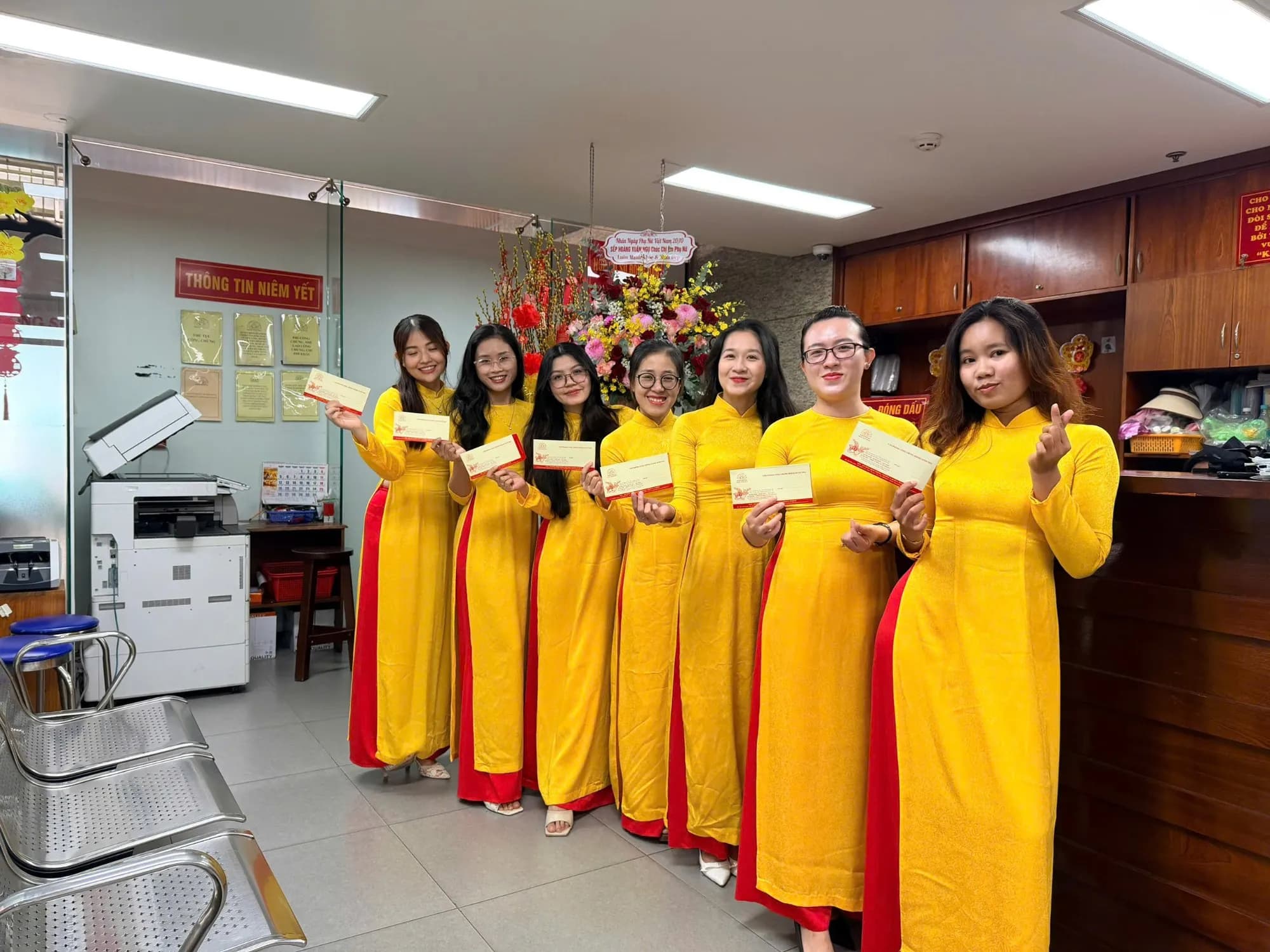 RẠNG RỠ SẮC VÀNG NGÀY 20/10 TẠI VĂN PHÒNG CÔNG CHỨNG HOÀNG XUÂN NGỤ – LỜI TRI ÂN VÀ CHÚC MỪNG TỚI PHÁI ĐẸP — ảnh 2