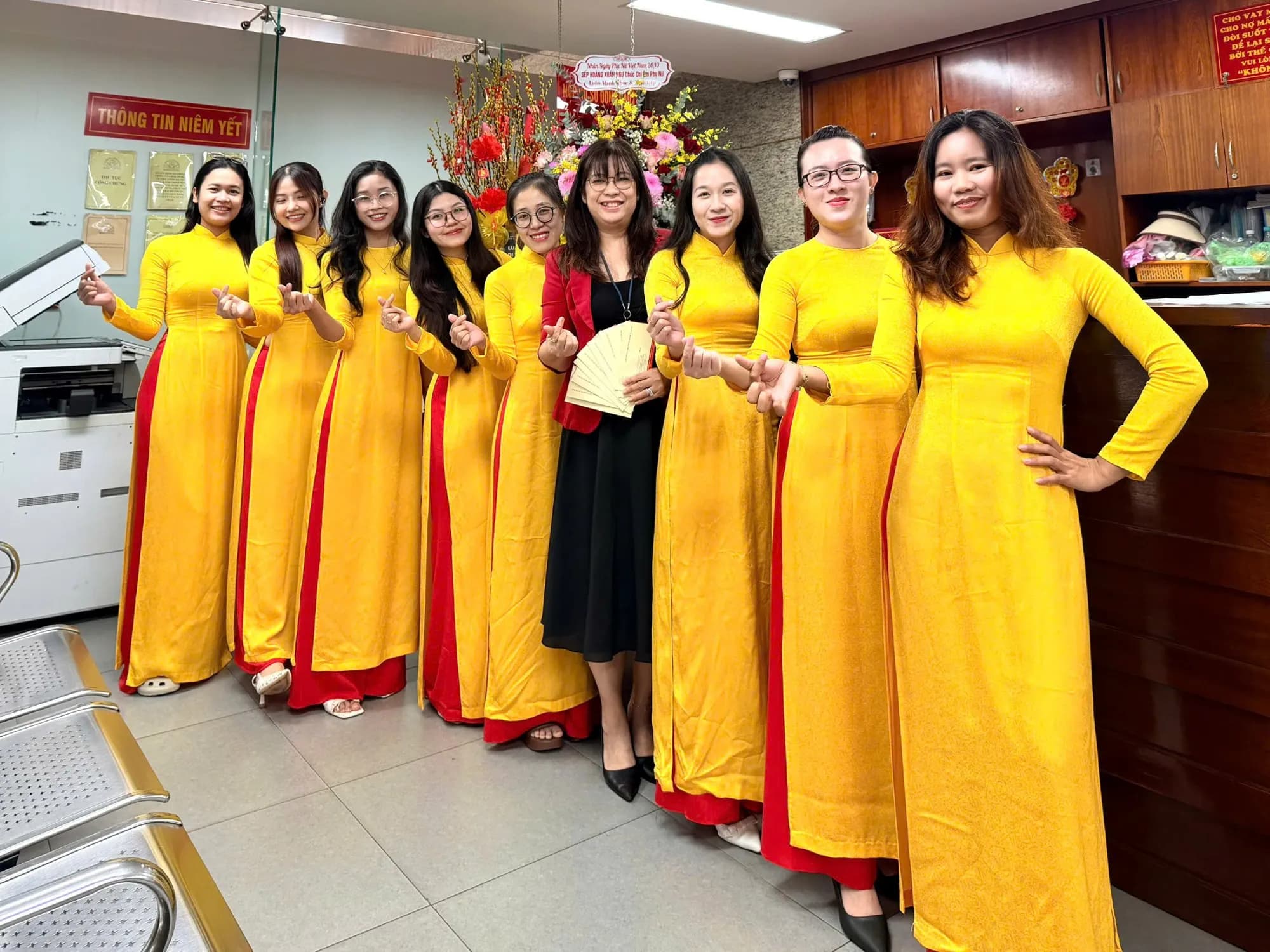 RẠNG RỠ SẮC VÀNG NGÀY 20/10 TẠI VĂN PHÒNG CÔNG CHỨNG HOÀNG XUÂN NGỤ – LỜI TRI ÂN VÀ CHÚC MỪNG TỚI PHÁI ĐẸP — ảnh 4