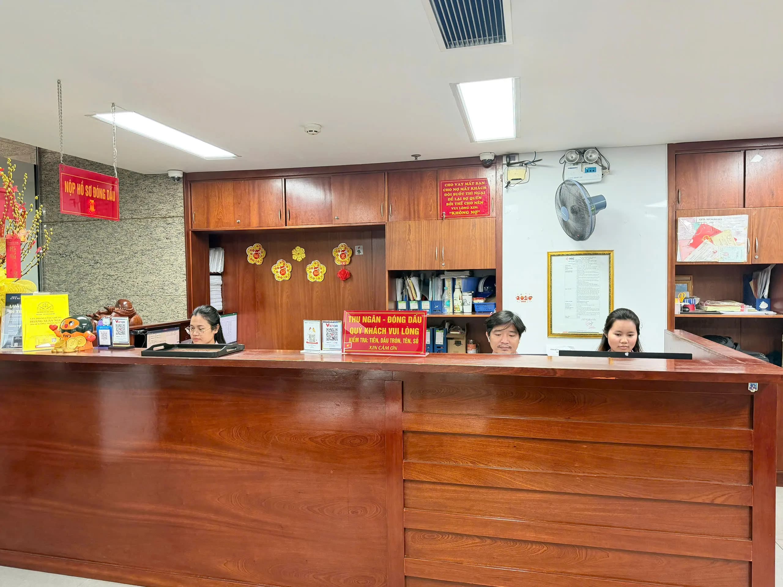 Khu vực thu phí - Đóng dấu