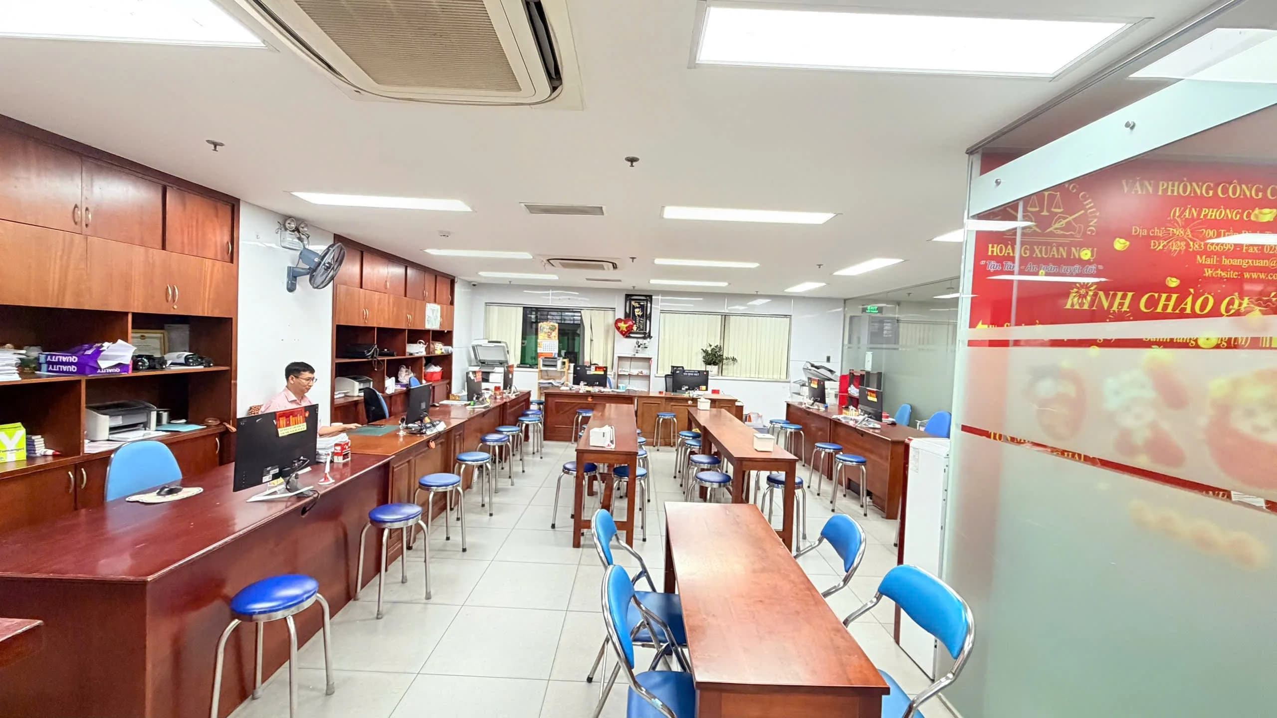 Phòng tiếp khách hàng tầng 1